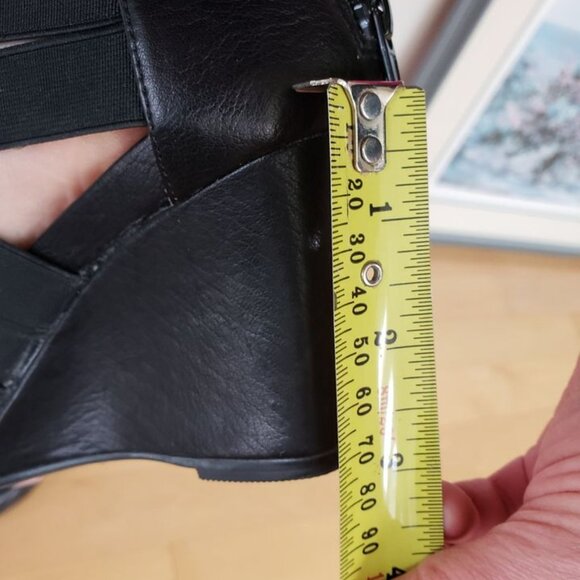 Bertie Women's Size 39 Black Strappy Wedged Sandal - Picture 10 of 10